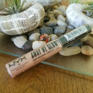 NYX AWAY WE GLOW Liquid Highlighter #9 MOONBEAM