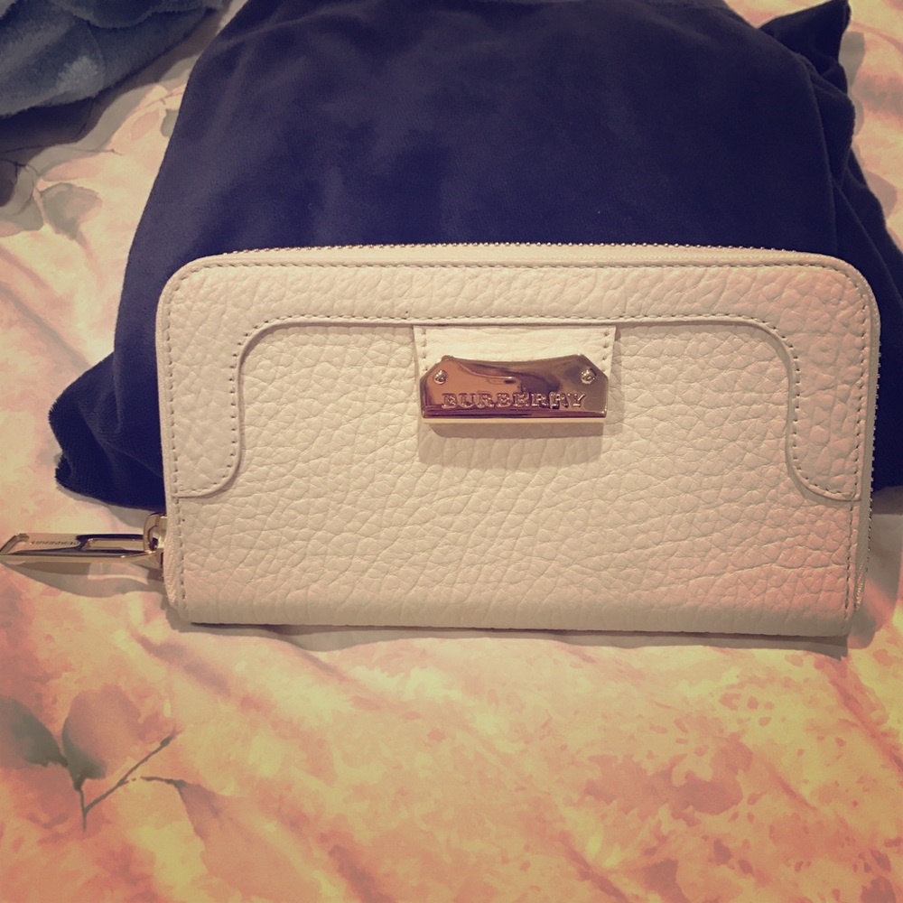 Burberry wallet NWT