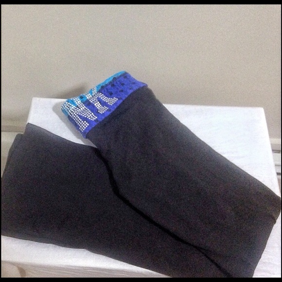 SOLD NWT Pink VS Boot Cut Yoga Pants - Picture 2 of 7