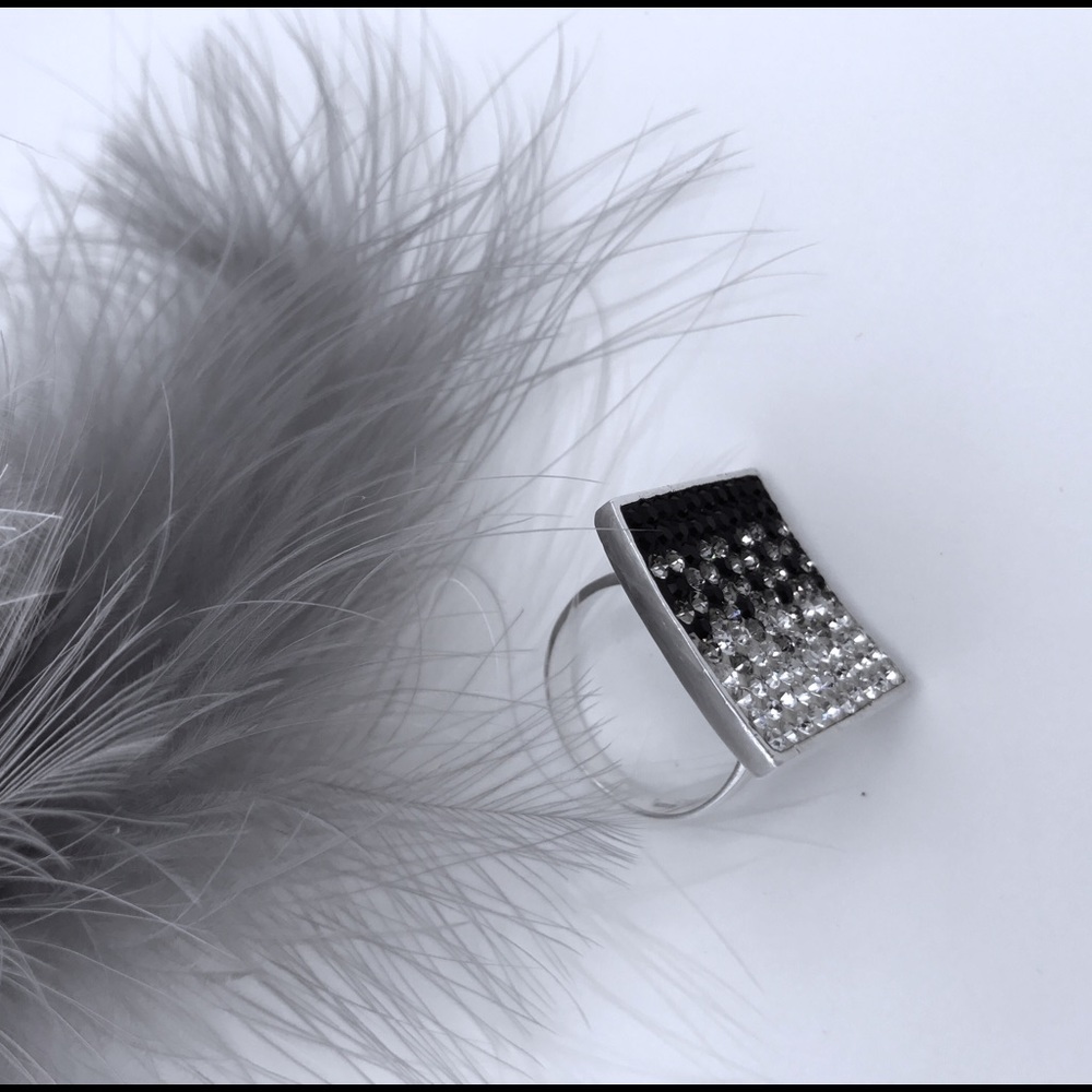 🆕 Sterling Silver Ring bedazzled w/rhinestones 🆕