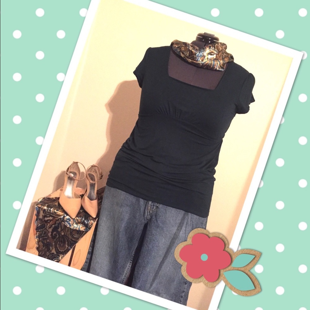 👚 Daisy Fuentes empire waist hunter green top.