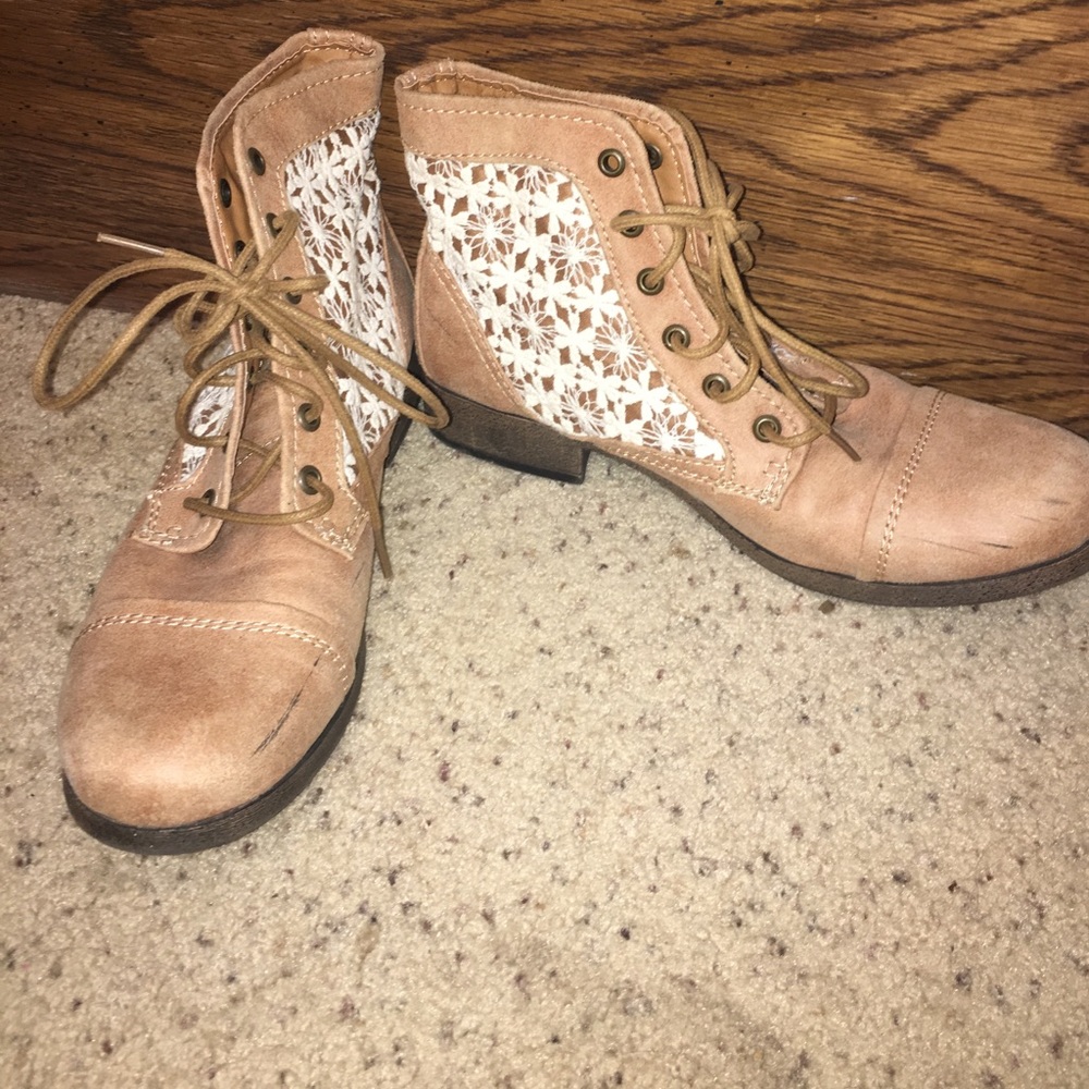 Lace boots!