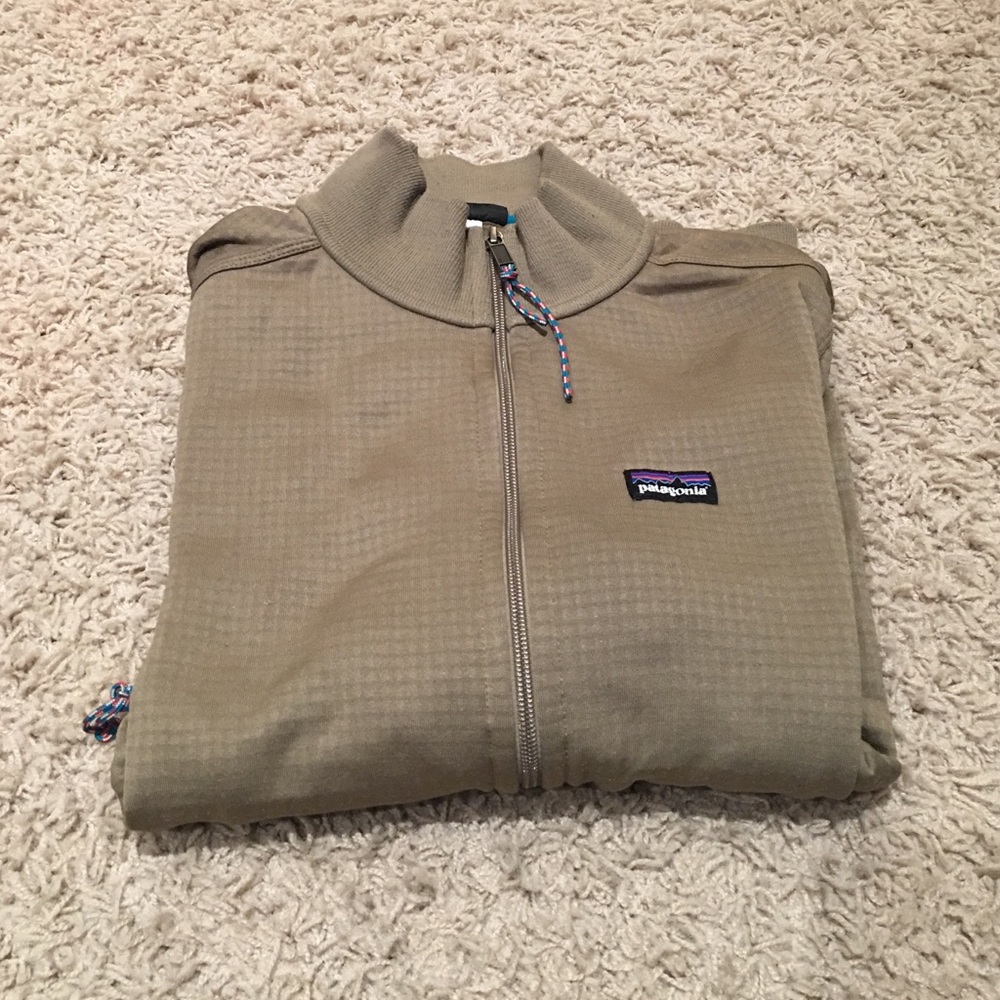 Patagonia full zip. Mens. Light olive color.