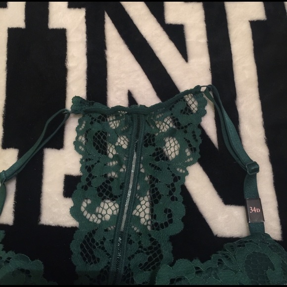 🎀VS 34D front snap🎀 - Picture 3 of 4