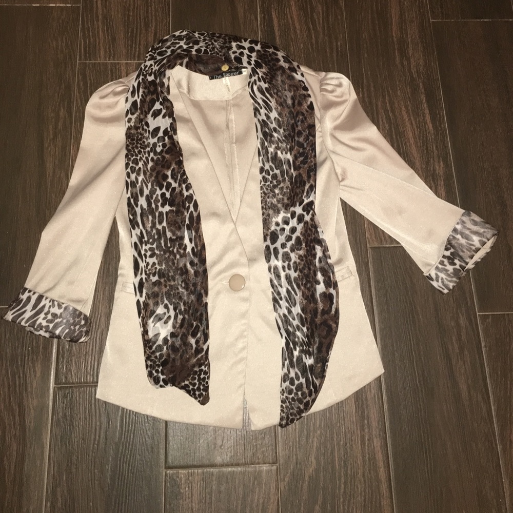 NWOT Blazer with leopard accents!