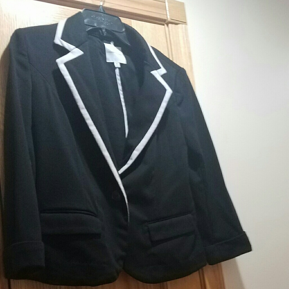 Black and white trim blazer