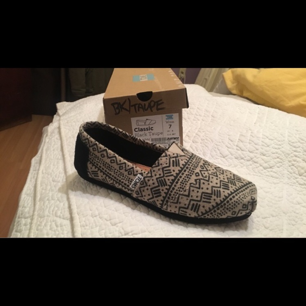 Toms slip on