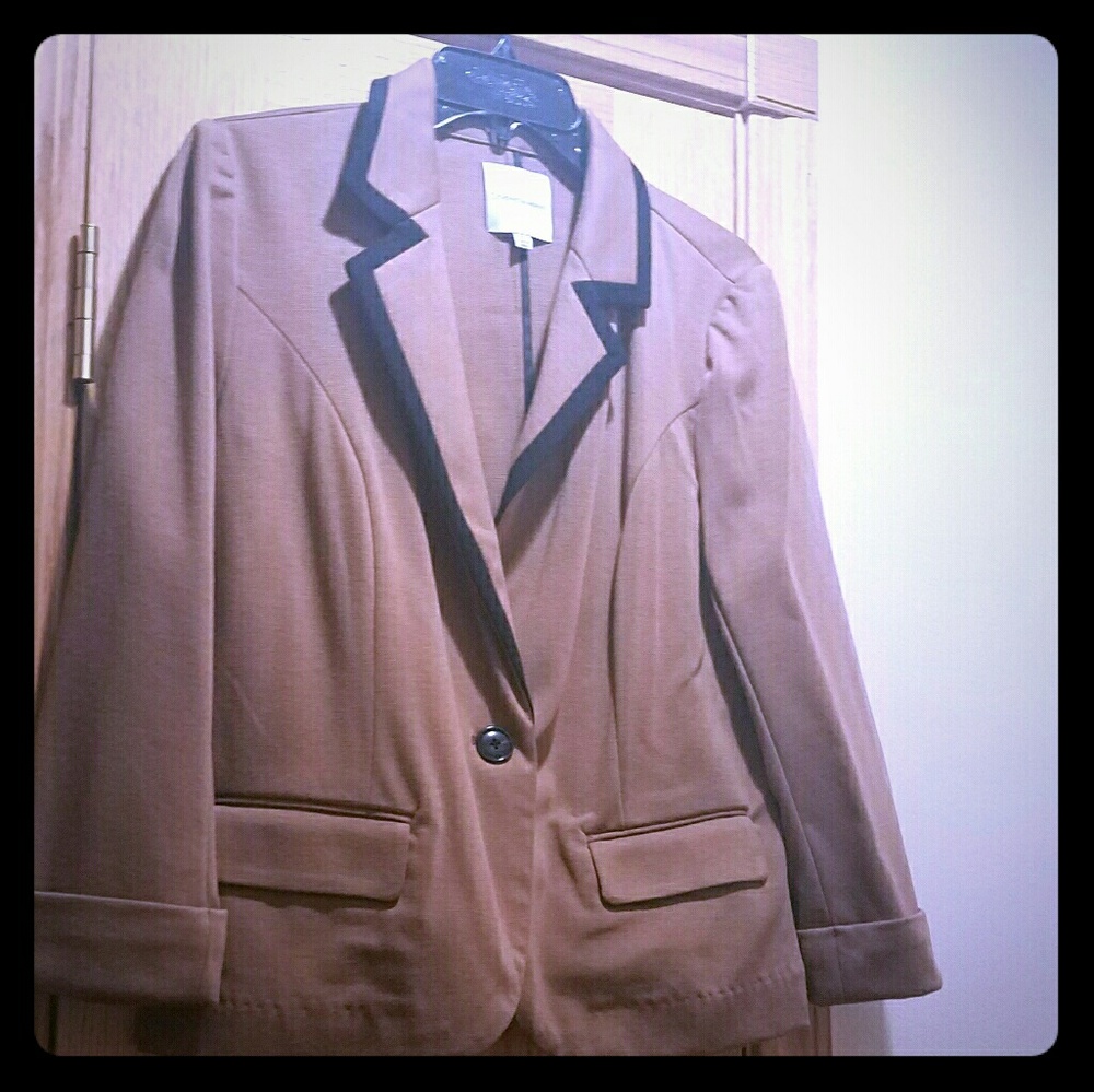 Brown blazer with black trim