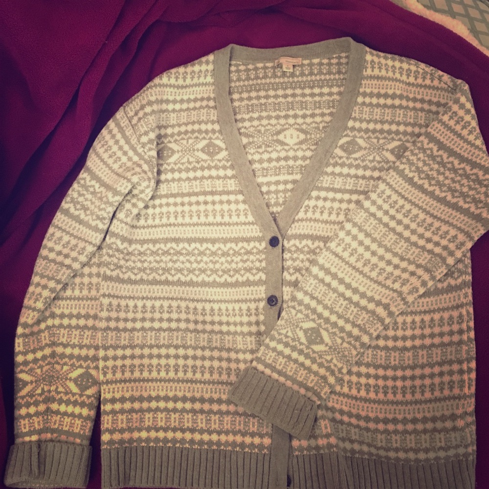 ⚡️CLOSET CLEAR OUT⚡️ grey and white Gap cardigan