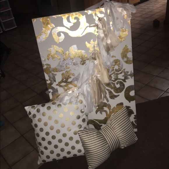 Gold and white room decor - Picture 3 of 4