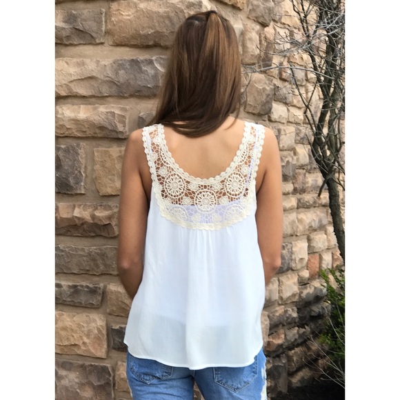 Olivia Crochet Sleeveless Blouse - Picture 2 of 4
