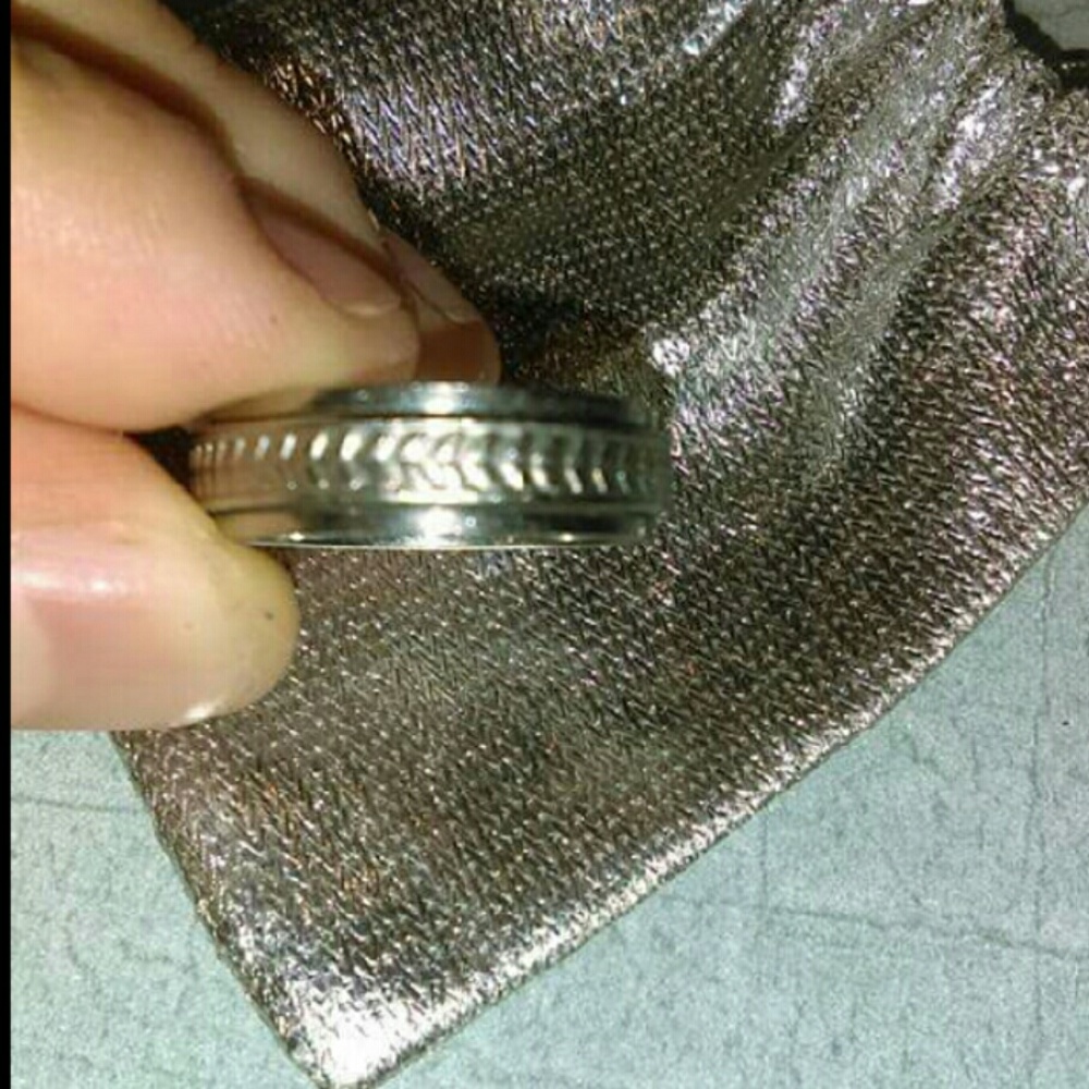 Men's size 7 wedding ring