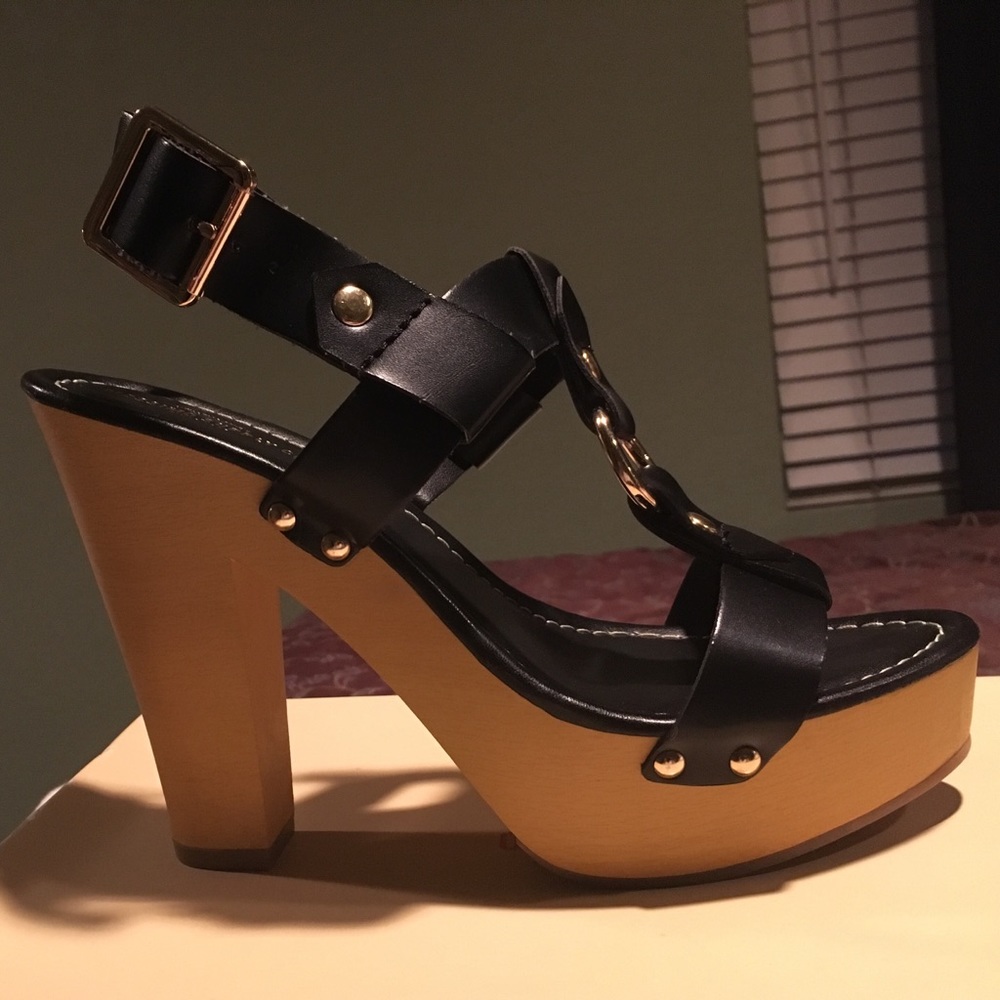 Women's shoes size 8