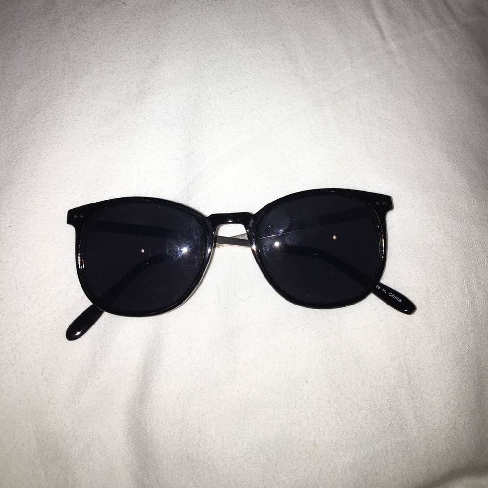 trendy black sunglasses