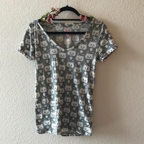 Nollie Tops - Cat tuxedo vneck