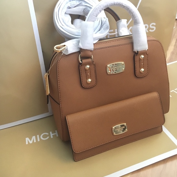 Michael Kors Handbags - 🌟👜MK satchel set🌟 Saffiano