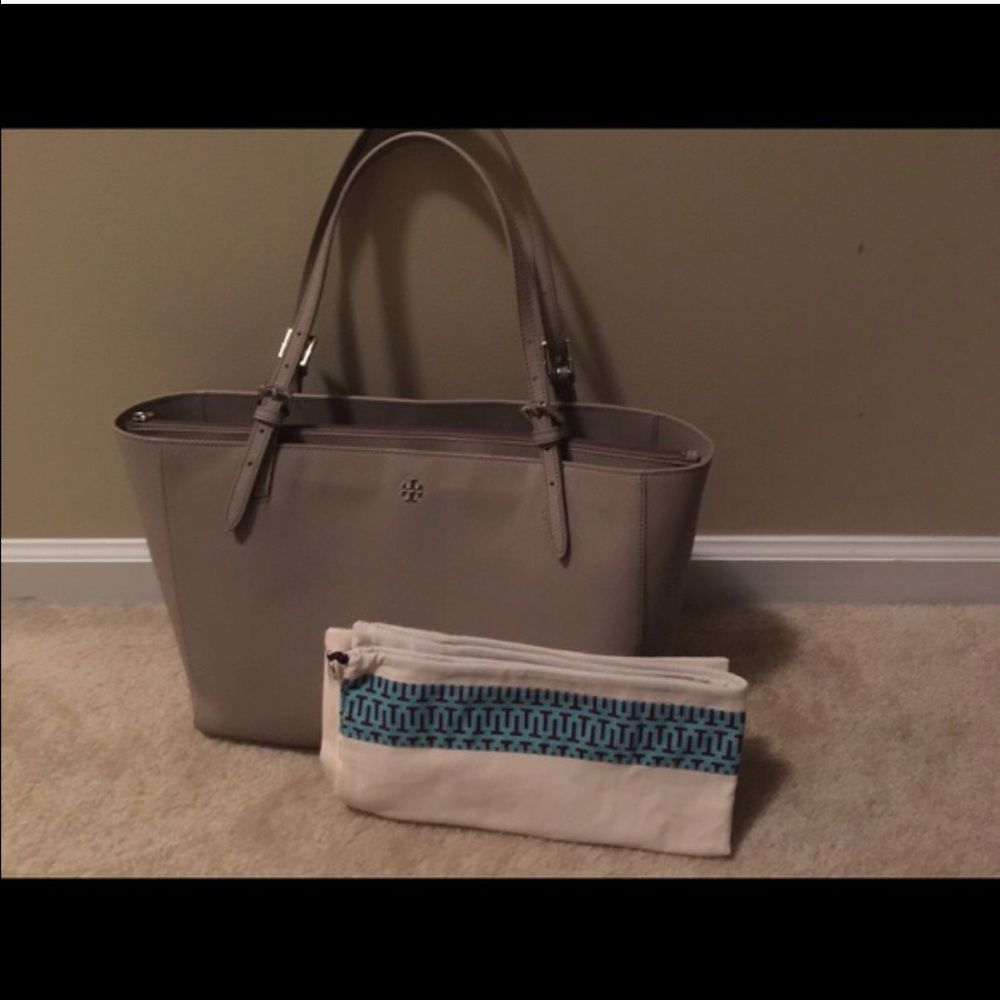 Tory Butch York Buckle Tote - Grey