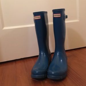 Blue short hunter boots