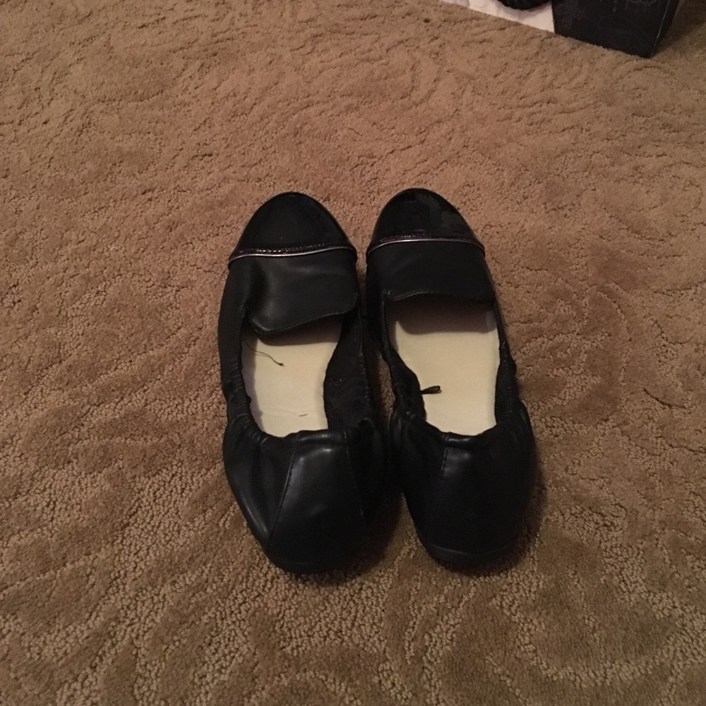 A black stretch flats