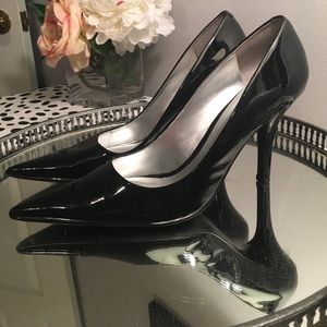 Amazing patent black classic pump