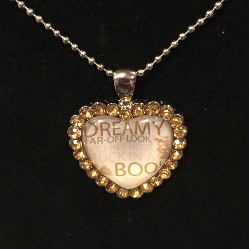 🌹BEAUTY AND THE BEAST NECKLACE