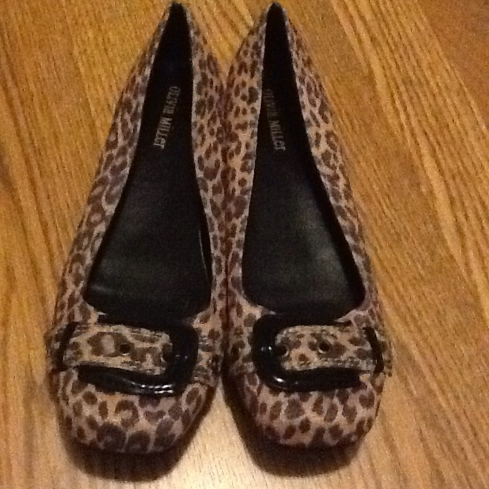 Super cute animal print flats