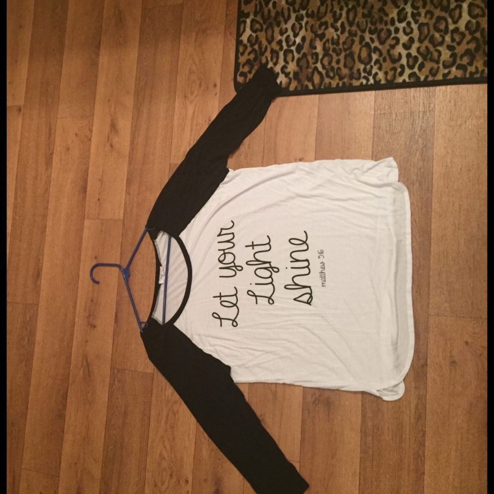GRAPHIC TEE