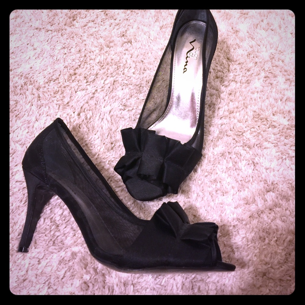 Nina Black satin ruffle heels size 11 almost new