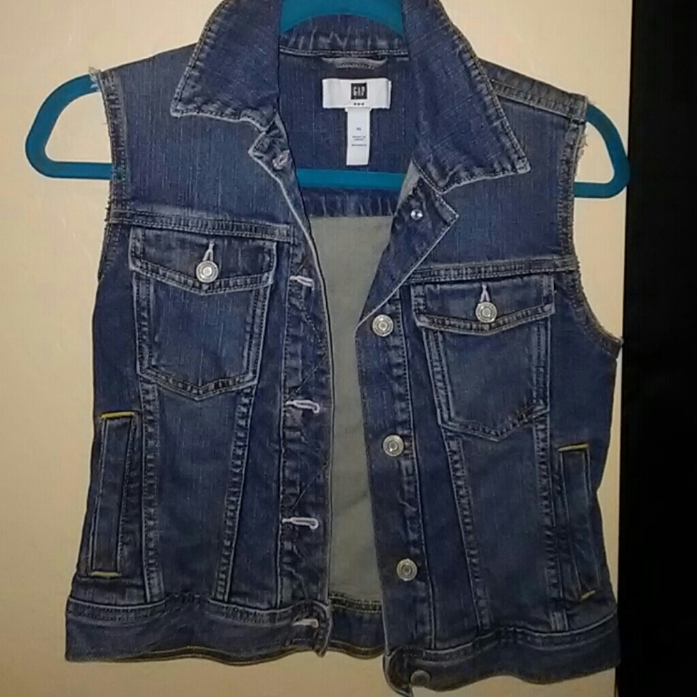 Small jean vest no sleeves