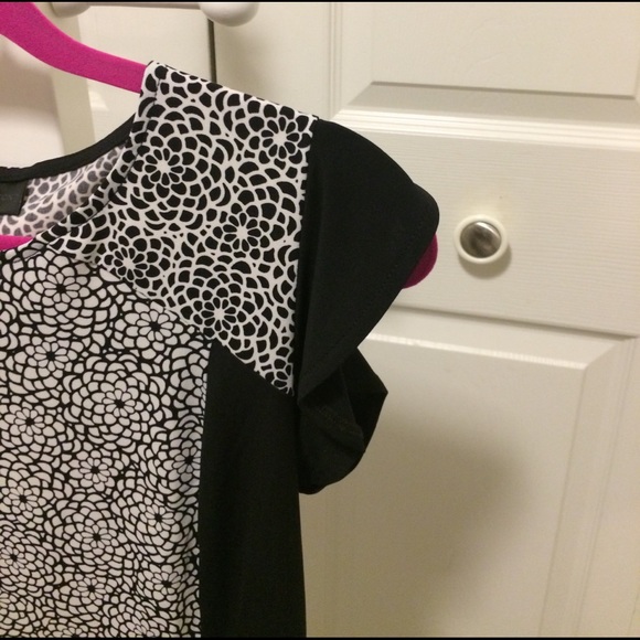 Never worn super cute Blouse! - Picture 3 of 4