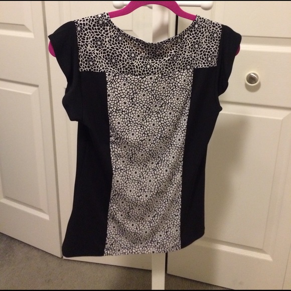 Never worn super cute Blouse! - Picture 4 of 4