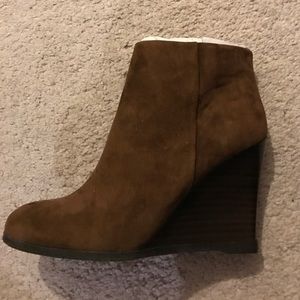 Vince Camuto brown suede wedges size 6 1/2