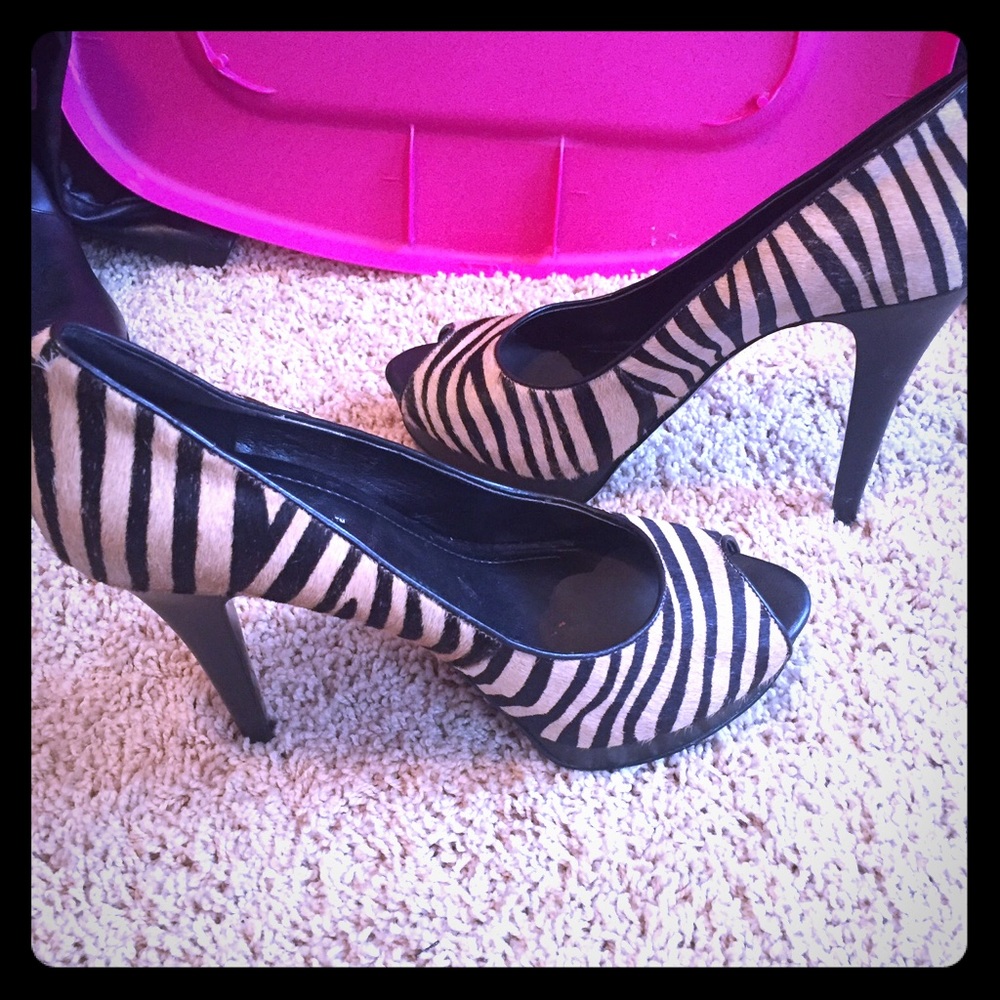 Nice BCBG shoes 4 1/2 heels