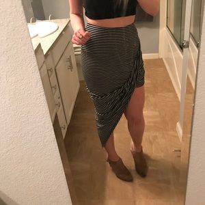 NWT! Kendall & Kylie Skirt