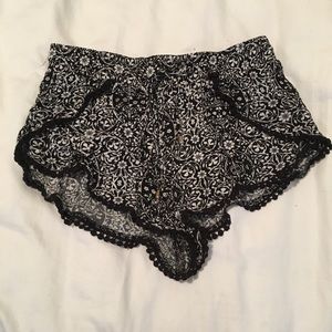 Flowy floral pattern drawstring shorts