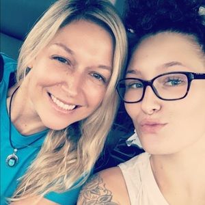 Meet your Posher, Caitlin