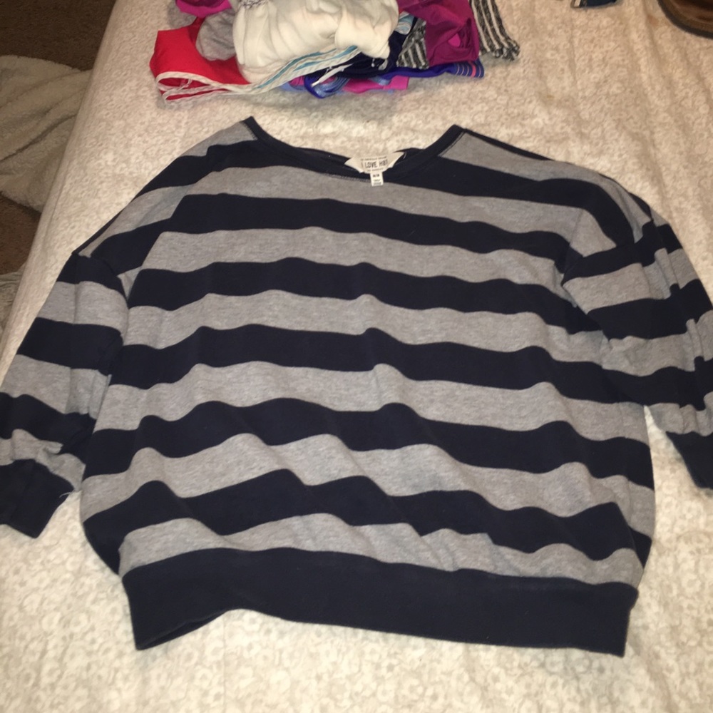 Super cute cropped light sweatshirt.