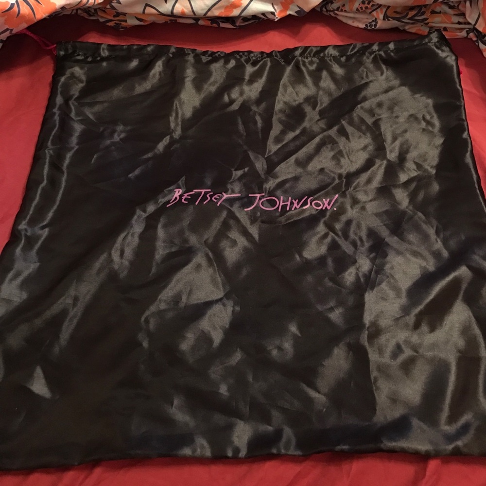 Extra large Betsy Johnson dustbag