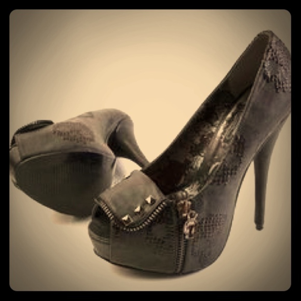 Iron Fist Pewter Skull Pumps