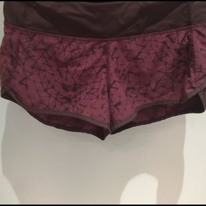 Lululemon size 6 speed short in burgundy  / black