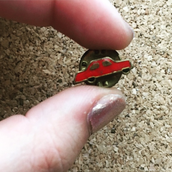Vintage Car Enamel Pin - Picture 1 of 1