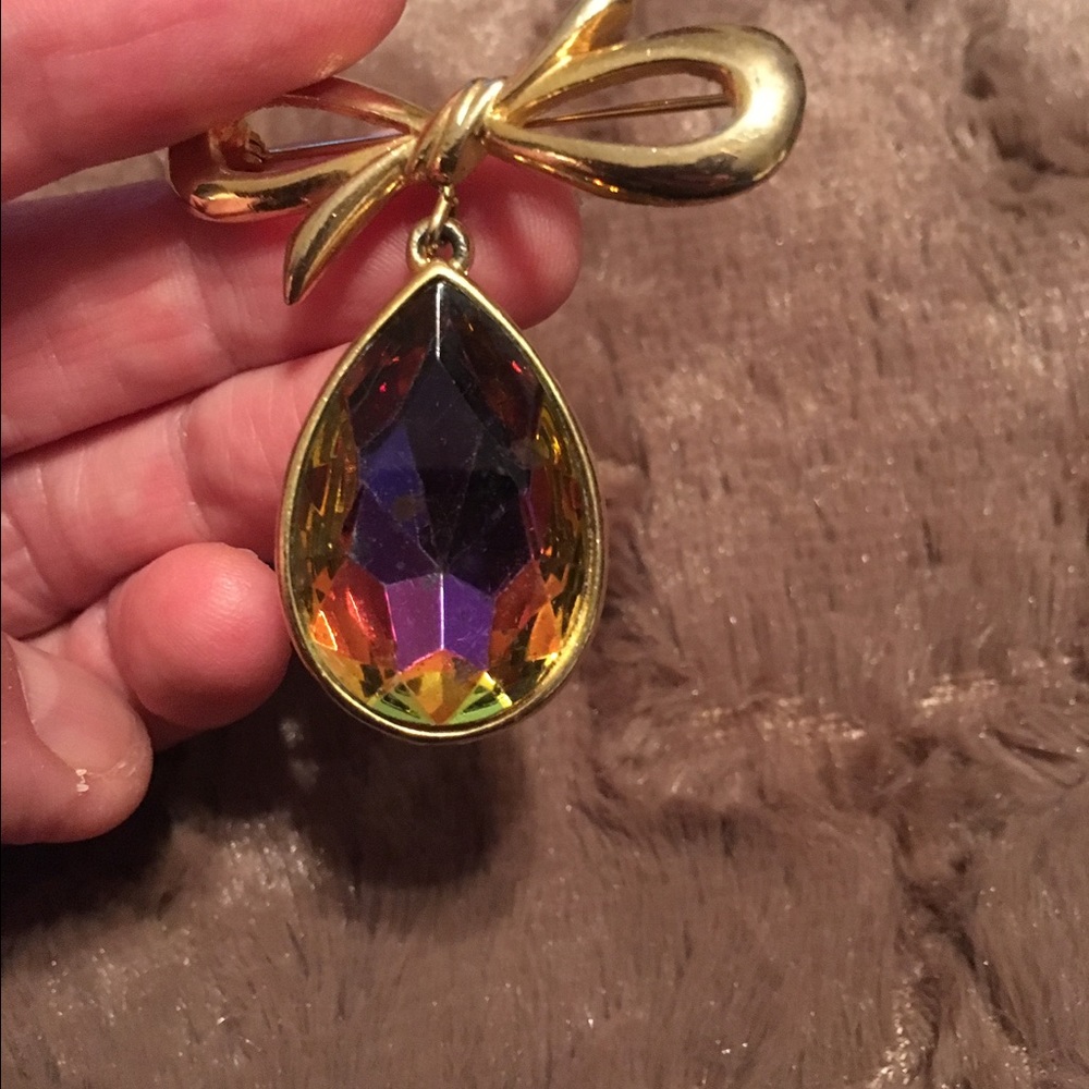 Beautiful Bow Brooch with Iridescent Stone - Picture 3 of 3