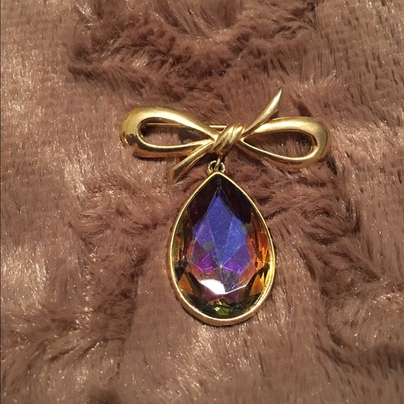 Jewelry - Beautiful Bow Brooch with Iridescent Stone