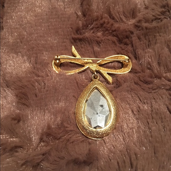 Beautiful Bow Brooch with Iridescent Stone - Picture 2 of 3