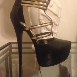 Black and Gold heels (never been worn)