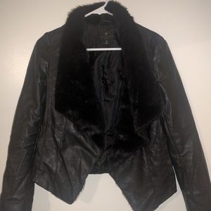 💯 Stylish Faux Fur trim Leather Jacket 🔥