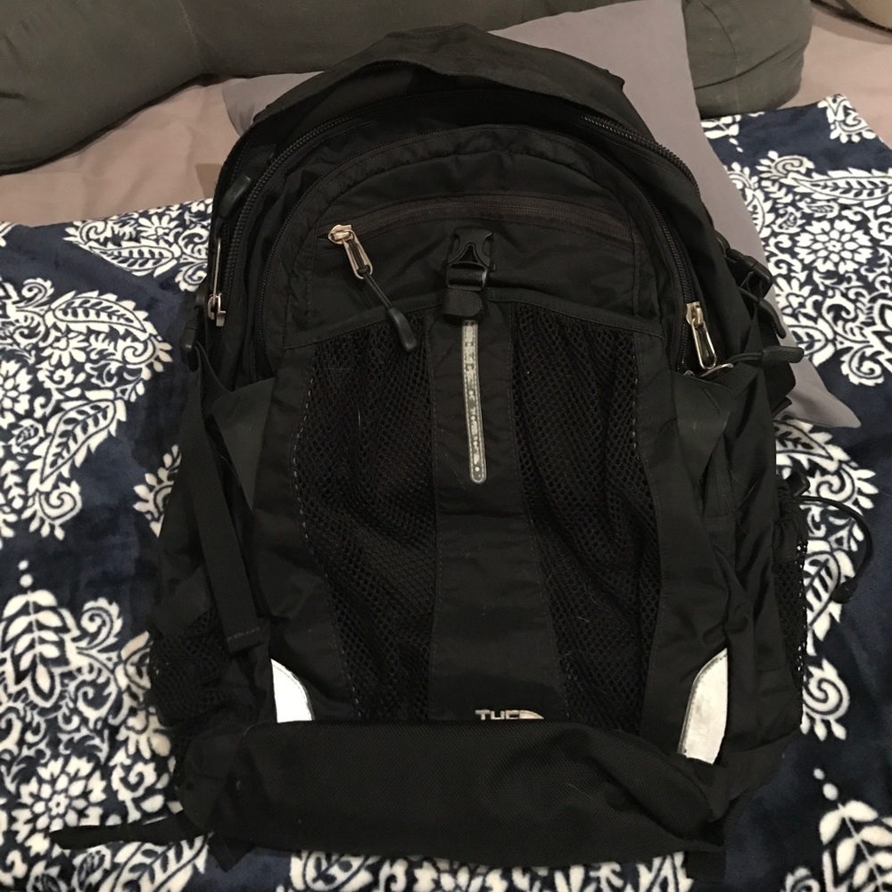 BLACK North face Back Pack - Recon