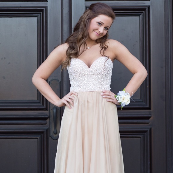 Prom dress - Picture 1 of 2