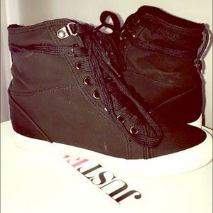 Just Fab High-tops size 7