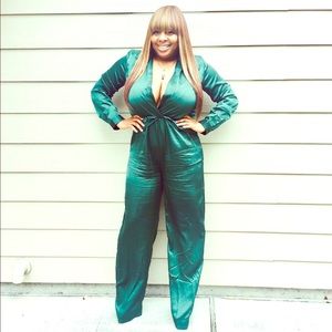 Beautiful emerald green jumpsuit!